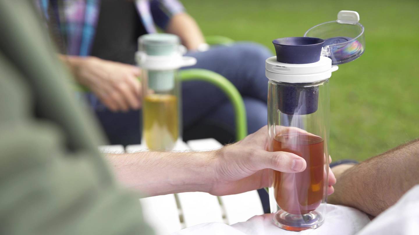 The double-insulated bottle keeps tea hot or cold for hours after it is brewed. Courtesy: Mosi Tea