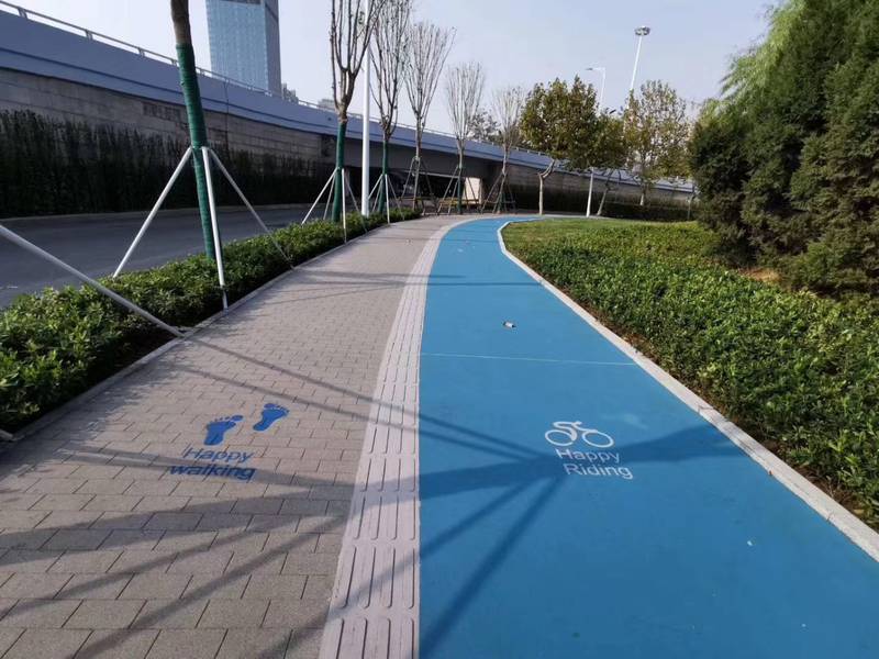 This cycling and walking path in Beijing was also designed using the sponge city method. Photo: Dech Rechsand
