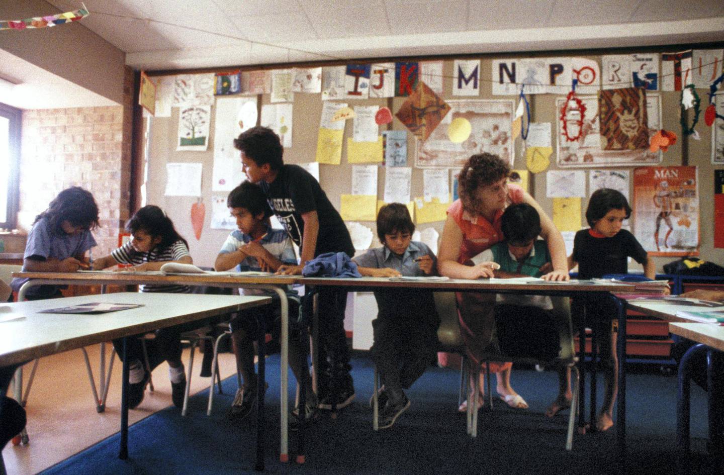 AGM7T9 Adelaide Australia Elizabeth Aboriginal School Children In Class. Image shot 2000. Exact date unknown.