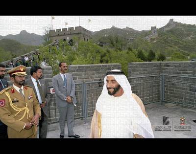 Sheikh Zayed visits the Great Wall of China on May 10, 1990. Courtesy National Archives