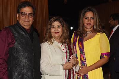 Director Subhash Ghai (L) and his family