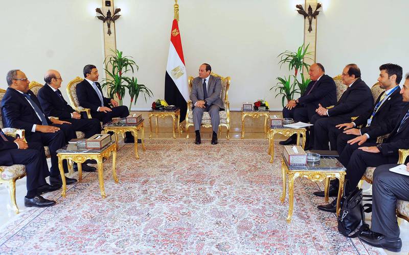 A handout picture released by the Egyptian Presidency on March 18, 2018 shows Egyptian President Abdel Fattah al-Sisi (C) meeting with Emirati Foreign Minister Sheikh Abdullah bin Zayed al-Nahyan (L) and his delegation at the Presidential Palace in the capital Cairo. / AFP PHOTO / EGYPTIAN PRESIDENCY / Handout / === RESTRICTED TO EDITORIAL USE - MANDATORY CREDIT "AFP PHOTO / HO / EGYPTIAN PRESIDENCY' - NO MARKETING NO ADVERTISING CAMPAIGNS - DISTRIBUTED AS A SERVICE TO CLIENTS ==
