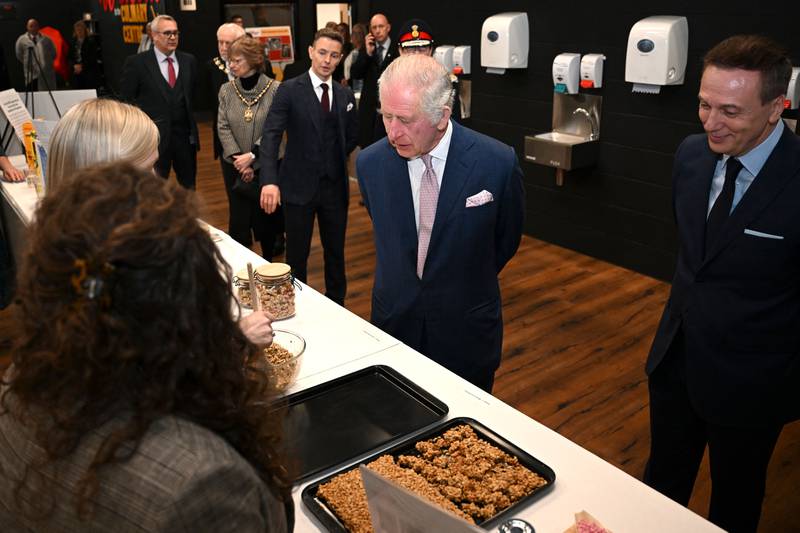 The king visits the Kellogg's kitchen. AFP