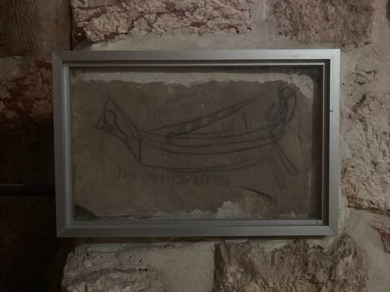Lukisan perahu era Romawi di Gereja Makam Suci.  Tom Helm / Nasional