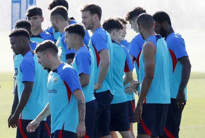 Barcelona's players take part in training. EPA 