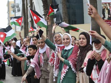 Joyous Jordanians gather to greet Prince Hussein wedding convoy
