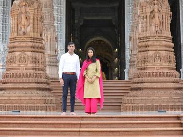 Rishi Sunak and wife Akshata Murty offer prayers in Hindu temple during G20 visit to India