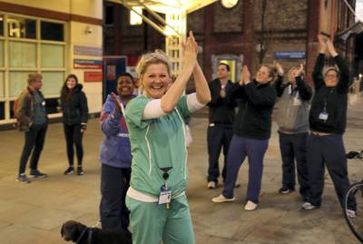NHS workers applaud on the streets outside Chelsea and Westminster Hospital during the Clap for our Carers campaign in support of the NHS as the spread of the coronavirus disease (COVID-19) continues, London, Britain, April 2, 2020. REUTERS/Kevin Coombs     TPX IMAGES OF THE DAY