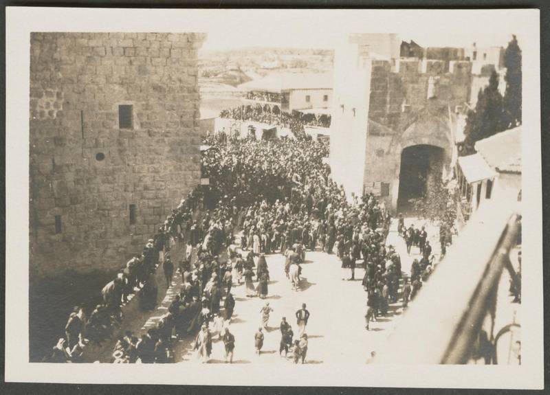 Nebi Musa - A crowd by the Jerusalem Citadel and Jaffa Gate (taken from the roof of Amdursky's Hotel). Circa 1917-1922. Gail O'Keefe Edson. Courtesy of Akkasah Centre for Photography.