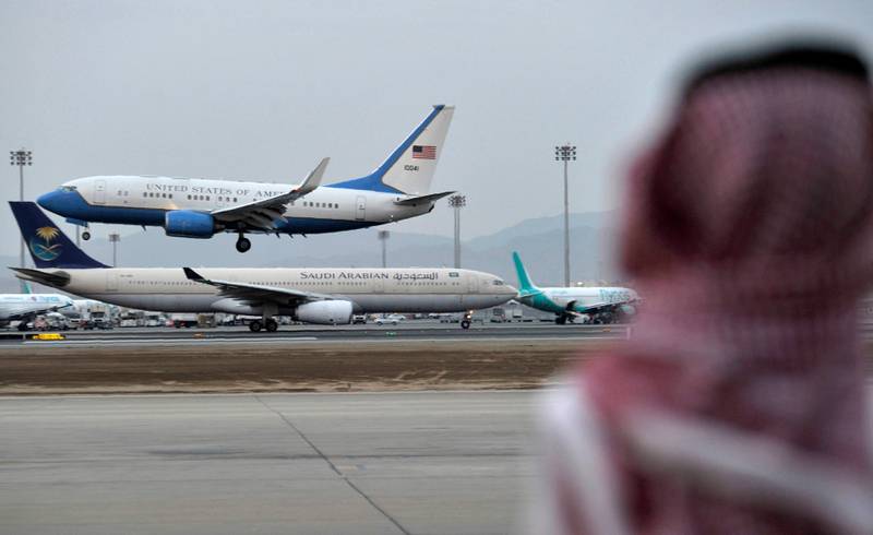 A general view shows the plane carrying the US Secretary of State arriving at the King Abdulaziz International airport in Jeddah, on August 24, 2016. 
Kerry arrived in Saudi Arabia to push for peace in Yemen after UN-brokered talks collapsed despite global concern over mounting civilian casualties.

 / AFP PHOTO / STRINGER / Saudi Arabia OUT