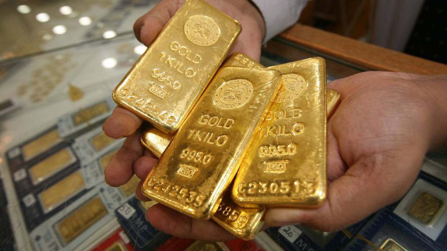 5 тонн золота. Слиток золота. Инвестиционные золотые слитки. Тонна золота. 300 Тонн золотых слитков.