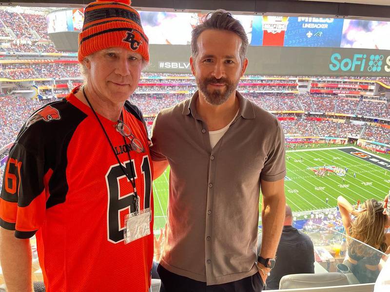 Actors Will Ferrell and Ryan Reynolds at the Super Bowl. Photo: Twitter /  VancityReynolds