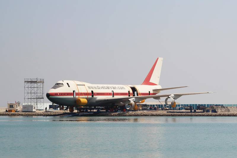 Preparations begin to sink a decommissioned Boeing 747 in to the Arabian Gulf off the coast of Bahrain. Courtesy PADI