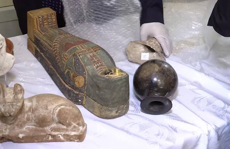 Egyptian experts and officials inspect recovered smuggled artefacts at the embassy in Paris. Screengrab