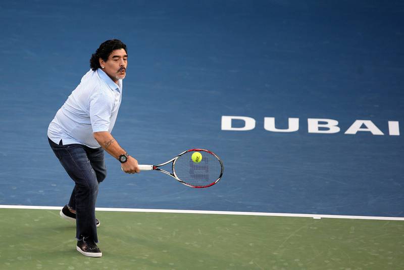 epa03603015 Former Argentinian soccer player Diego Armando Maradona performs after watching the second round match between his compatriot Juan Martin Del Potro and Somdev Devvarman of India at the Dubai Duty Free Tennis ATP Championships in Dubai, United Arab Emirates, 27 February 2013.  EPA/ALI HAIDER *** Local Caption ***  03603015.jpg