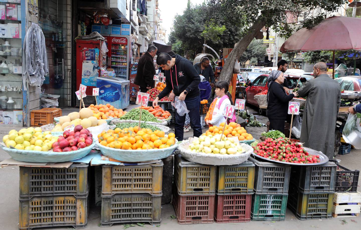 Un marché alimentaire en plein air au Caire, où l'inflation a atteint son plus haut niveau en cinq ans le mois dernier, principalement alimentée par la hausse des prix des denrées alimentaires.  APE