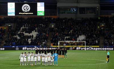 Hull City and New castle United fans, players and officials observe a minutes silence for the victims of the plane crash involving the Brazilian club Chapecoense prior to the League Cup match. Gareth Copley / Getty Images