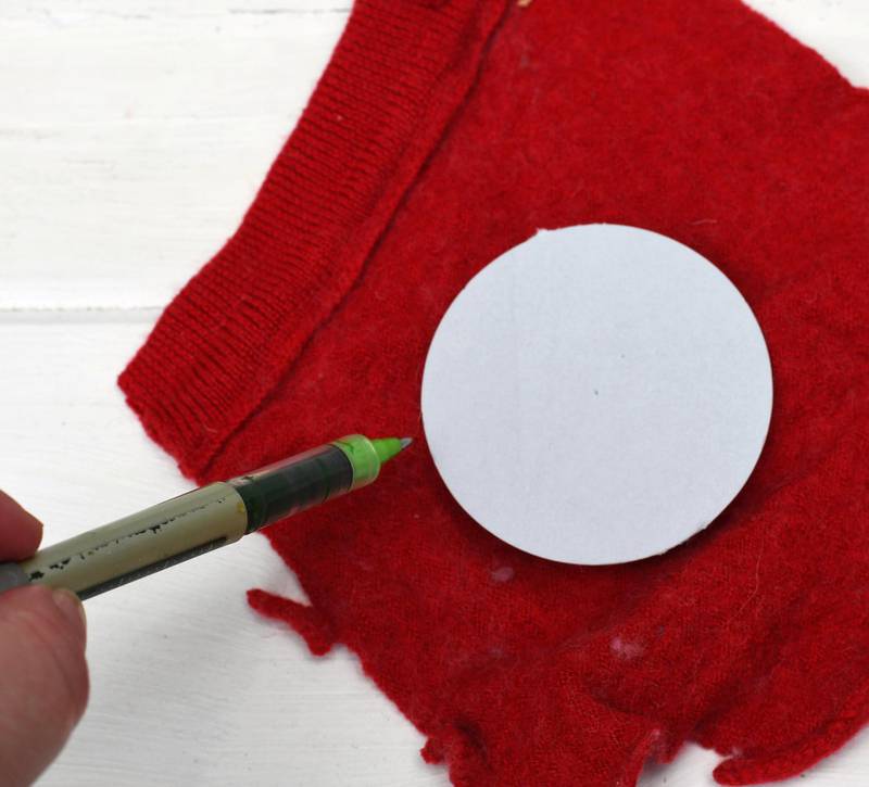 Trace out and cut paper circles of varying sizes on unused sweaters or other old woollen items. Photo:Pillarboxblue.com