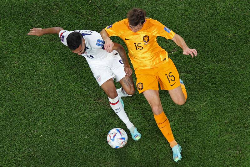 Marten de Roon 6 - Calmed everything down after the USA’s powerful start, then helped Holland control the game – even with less possession. AFP
