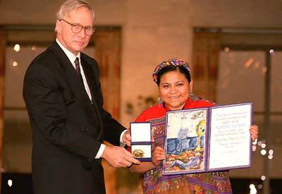 Guatemalan Indian activist Rigoberta Menchu (R) displays her 1992 Nobel Peace Prize diploma and gold medal after receiving the prize from Francis Sejersted (L), chairman of the Nobel Committee, 10 December, 1992 in Oslo, Norway. Menchu, 34, is the ninth woman to win the award. (Photo by EPA / AFP)