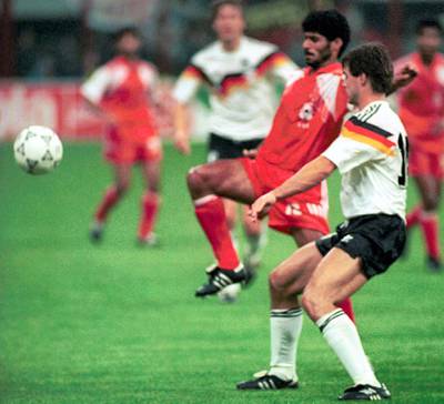 TO GO WITH AFP 2010 WORLD CUP PACKAGE IN ARABIC
(FILES) A picture taken on June 15, 1990 shows UAE's Adnan al-Talyani challengind Germany's Guido Buchwald during the World Cup Group D first round match between United Arab Emirates and West Germany at the Giuseppe Meazza stadium in San Siro, Italy. AFP PHOTO/NADER DEL RIO / AFP PHOTO / FILES / NADER DEL RIO