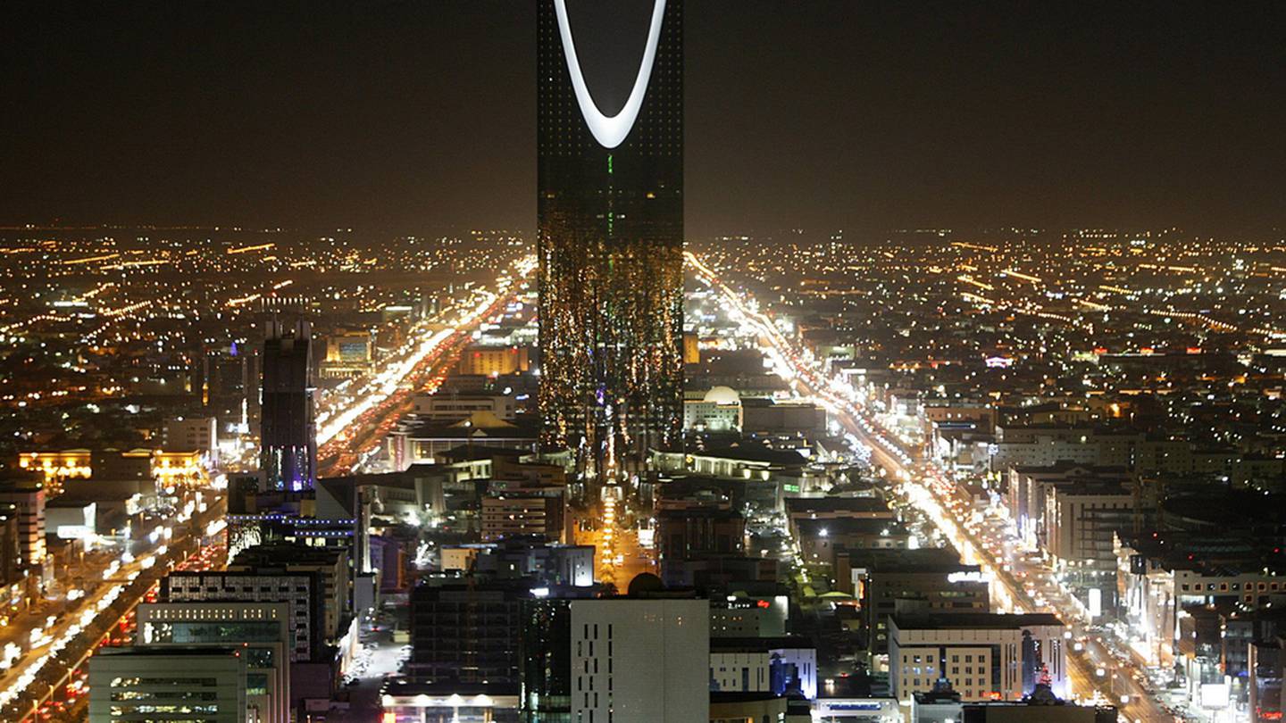 وارتفع التضخم في السعودية إلى 3.3 بالمئة في ديسمبر كانون الأول