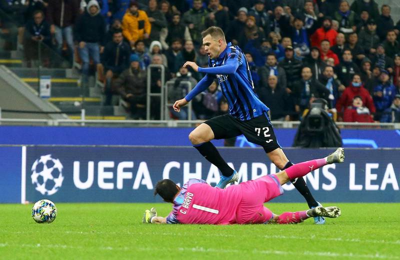 Atalanta's Josip Ilicic is fouled by Manchester City goalkeeper Claudio Bravo. EPA