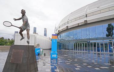 epa08972305 A statue of Rod Laver is seen outside of Rod Laver Arena inside of Melbourne Park ahead of next months Australian Open tennis tournament, in Melbourne, Australia, 29 January 2021. EPA/SCOTT BARBOUR AUSTRALIA AND NEW ZEALAND OUT