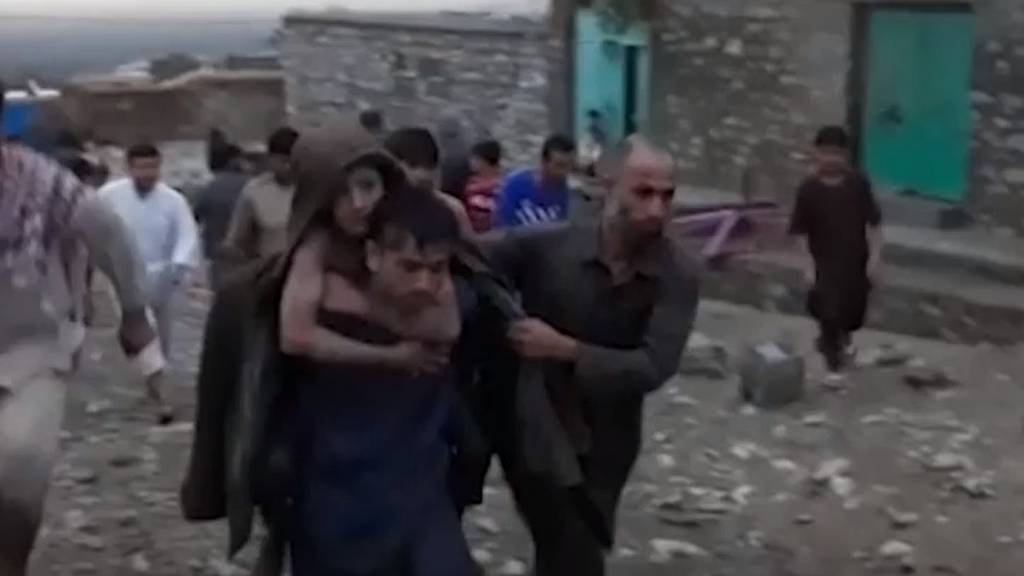 Floods in Afghanistan and Pakistan leave over 100 dead