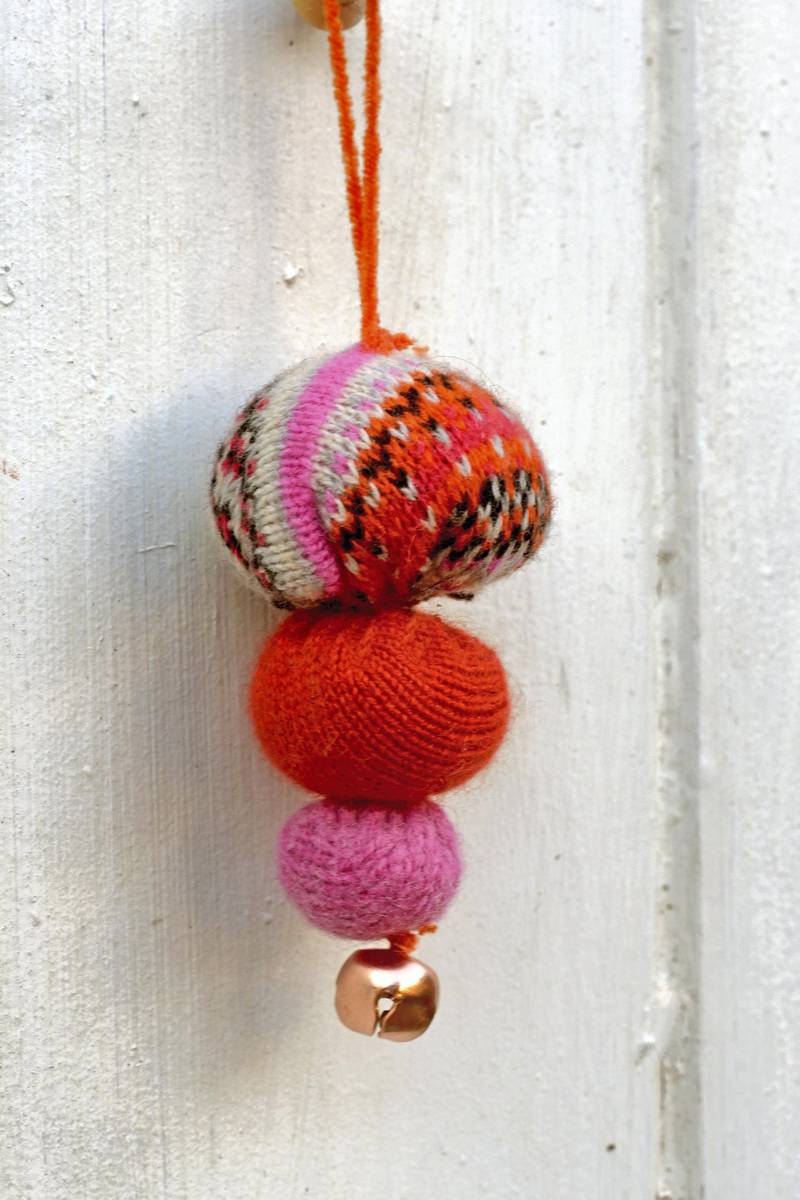 Thread a bell up through the three woollen balls and finish with a loop to hang. Photo:Pillarboxblue.com