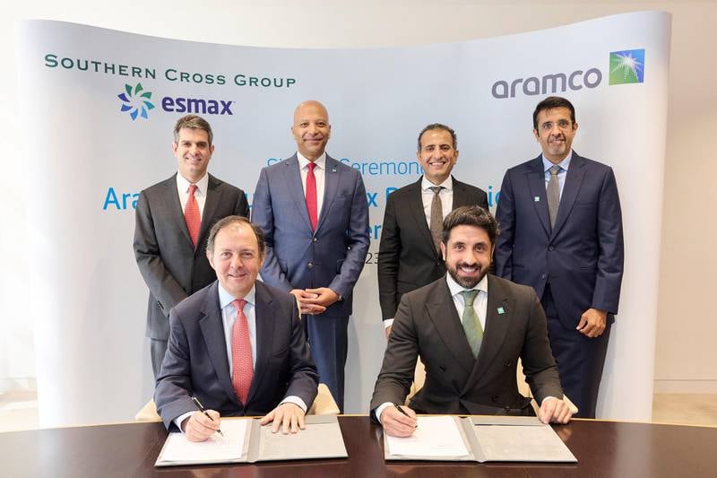 Aramco pretende comprar una participación del 100% en el minorista de combustibles Esmax en Chile para promover la expansión en el sector downstream.