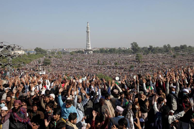 People gather to attend funeral services for Khadim Hussain Rizvi, leader of religious and political party Tehreek-e-Labaik Pakistan (TLP), at the Minar-e-Pakistan monument, Lahore.  Reuters