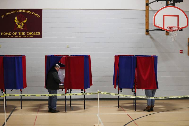 MANCHESTER, NEW HAMPSHIRE - FEBRUARY 11: Voters cast their ballots in a voting booth setup in the St. Anthony Community Center on February 11, 2020 in Manchester, New Hampshire. Voters are casting their ballots in the first-in-the-nation Democratic presidential primary.   Joe Raedle/Getty Images/AFP
== FOR NEWSPAPERS, INTERNET, TELCOS & TELEVISION USE ONLY ==
