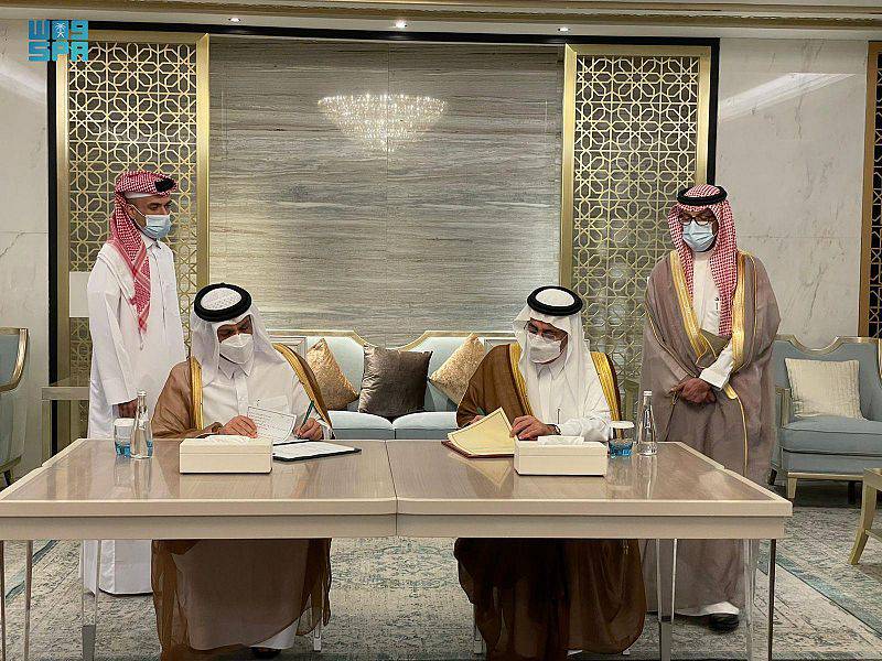 Saudi Minister of State and Acting Foreign Minister Musaed Al Aiban and Qatar’s Minister of Foreign Affairs Sheikh Muhammed bin Abdulrahman Al Thani sign the protocol