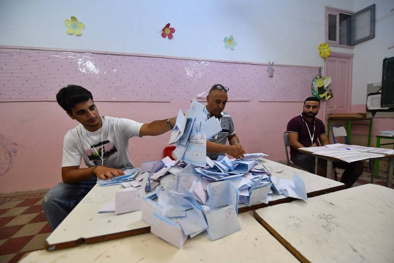 Employees of the Independent Higher Authority for Elections begin counting the ballots. AFP