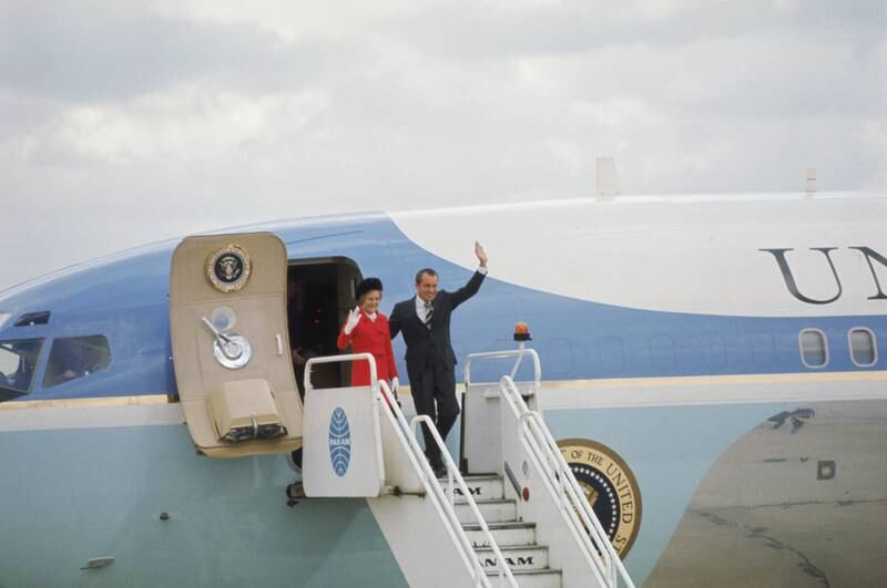 American President Richard Nixon and his wife Pat arrive at London Airport (now Heathrow), aboard Air Force One – a Boeing 707 VC-137C, circa 1970. 