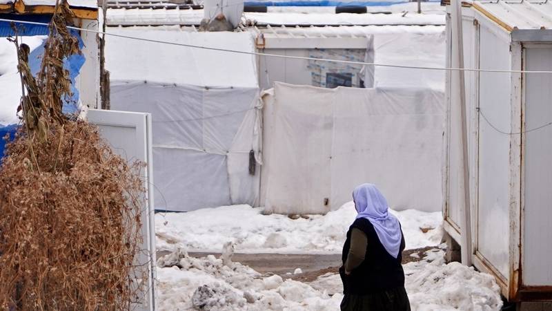 An image that illustrates this article Snow covers camp for displaced Yazidis