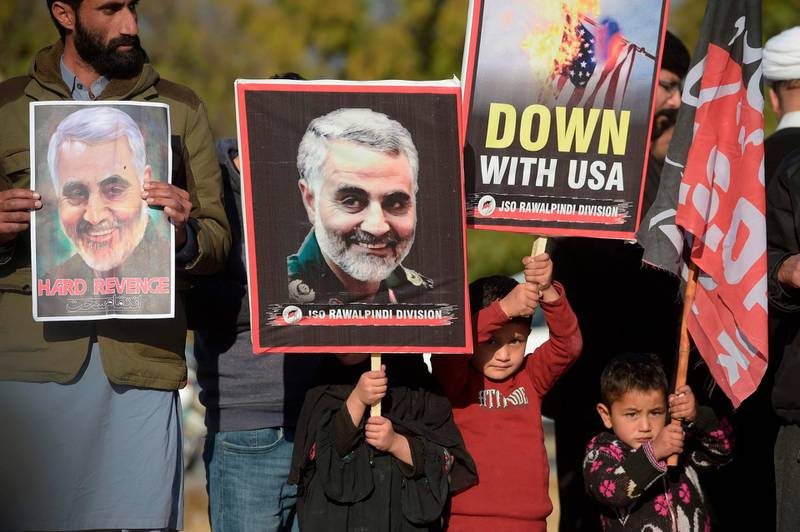 Shiite Muslims hold placards to protest against the US military action for the killing of the top Iranian general Qasim Suleimani in Iraq, during a demonstration in Islamabad on January 10, 2020.   / AFP / Aamir QURESHI
