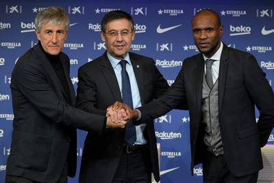 (FILES) In this file photo taken on January 14, 2020 Barcelona's new coach Quique Setien (L) poses with Barcelona's president Josep Maria Bartomeu (C) and football director Eric Abidal during his official presentation in Barcelona after signing his new contract with the Catalan club. Barcelona's football director Eric Abidal was dismissed on August 18, 2020 from his Director of Football position in the Spanish club, one day after Quique Setien was also sacked. / AFP / LLUIS GENE
