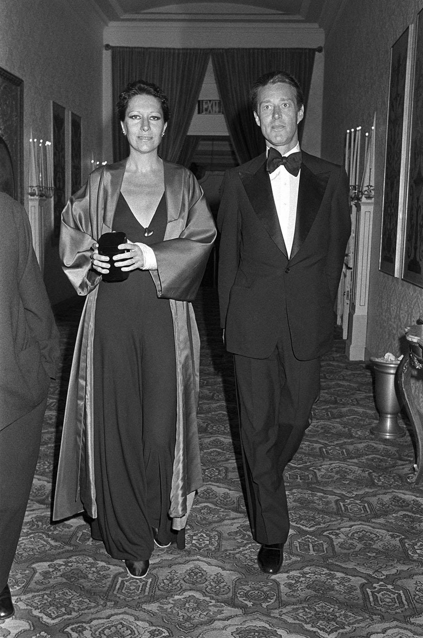 Elsa Peretti and Halston attend the Fragrance Foundation's dinner together in the Plaza Hotel in 1976.