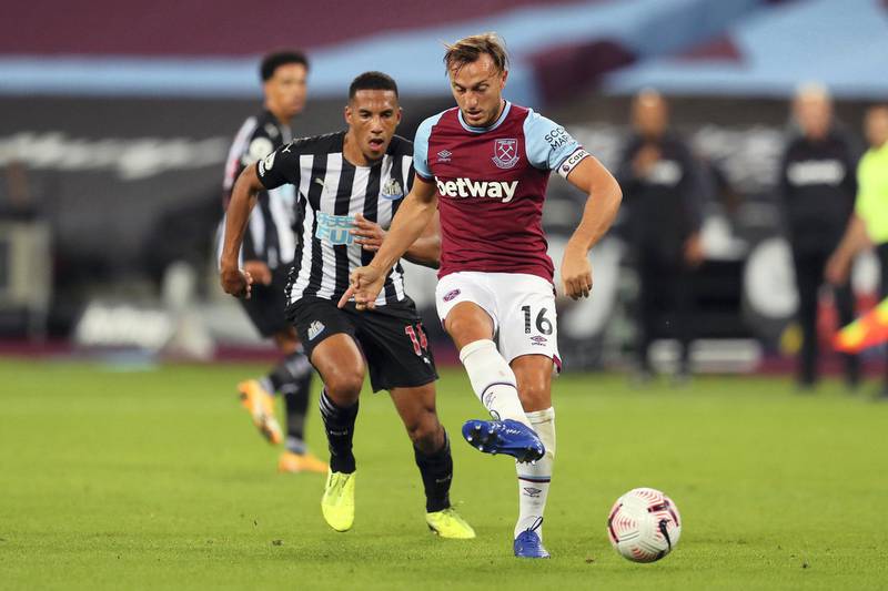LONDON, ENGLAND - SEPTEMBER 12: Mark Noble of West Ham United passes the ball during the Premier League match between West Ham United and Newcastle United at London Stadium on September 12, 2020 in London, England. (Photo by Catherine Ivill/Getty Images)