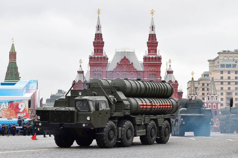 (FILES) In this file photo taken on May 09, 2017 Russian S-400 Triumph medium-range and long-range surface-to-air missile systems ride through Red Square during the Victory Day military parade in Moscow.  / AFP / Natalia KOLESNIKOVA

