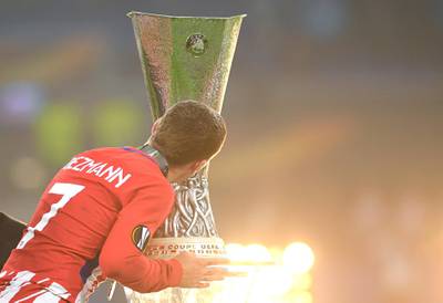 LYON, FRANCE - MAY 16:  Antoine Griezmann of Atletico Madrid kisses the Europa League trophy after his team's victory in the UEFA Europa League Final between Olympique de Marseille and Club Atletico de Madrid at Stade de Lyon on May 16, 2018 in Lyon, France.  (Photo by Matthias Hangst/Getty Images)