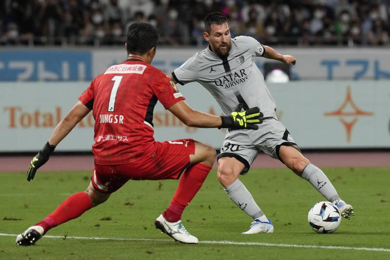 Paris Saint-Germain's Lionel Messi attempts to get the ball past Kawasaki Flontale's goalkeeper Jung Sung-ryong during a friendly soccer match between Paris Saint-Germain and Kawasaki Frontale at the National Stadium in Tokyo, Wednesday, July 20, 2022, (AP Photo / Eugene Hoshiko)