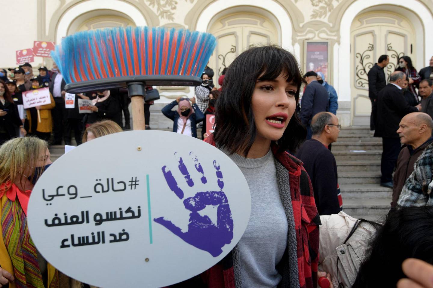 Tunisian women demonstrate on March 6, 2021 in Tunis against violence against women. In Tunisia, the Personal Status Code or CSP consists of a series of progressive Tunisian laws, promulgated on August 13, 1956 by a Beylical decree and then entered into force on January 1, 1957, aimed at establishing equality between men and women. woman in many fields. / AFP / FETHI BELAID
