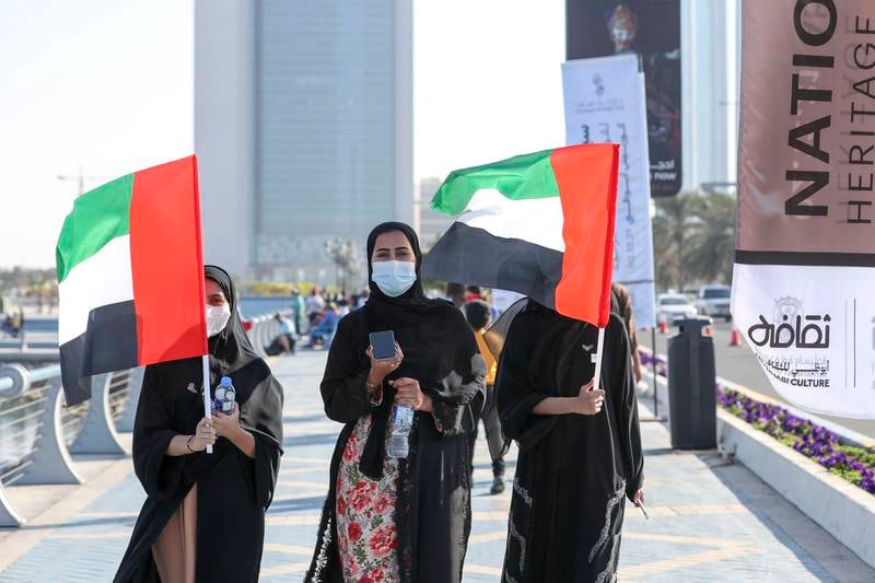 Young women enjoy National Day at the Corniche in Abu Dhabi. Khushnum Bhandari / The National