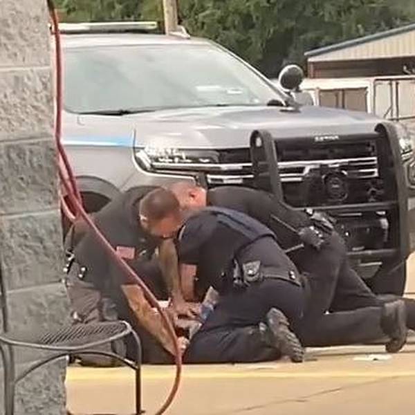 Arkansas Three Police Officers Suspended After Video Captures Beating 