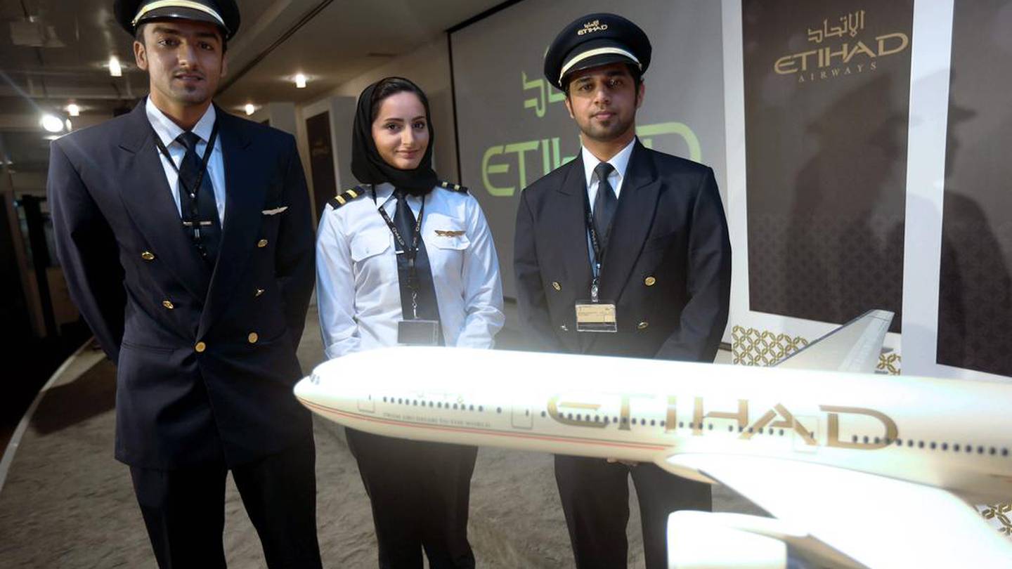 First officer. Женщина пилот на Этихад. Шаима пилот. Etihad Airways авиакомпании ОАЭ.