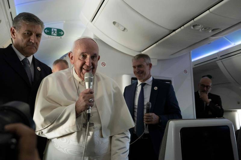 Pope Francis answers reporters' questions during the flight back to Rome, after his apostolic journey to Bahrain, on November 6, 2022.  (Photo by MAURIZIO BRAMBATTI  /  POOL  /  AFP)