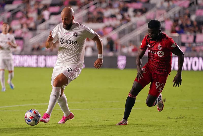 Gonzalo Higuain dribbles the ball around Toronto FC defender Kemar Lawrence. USA Today